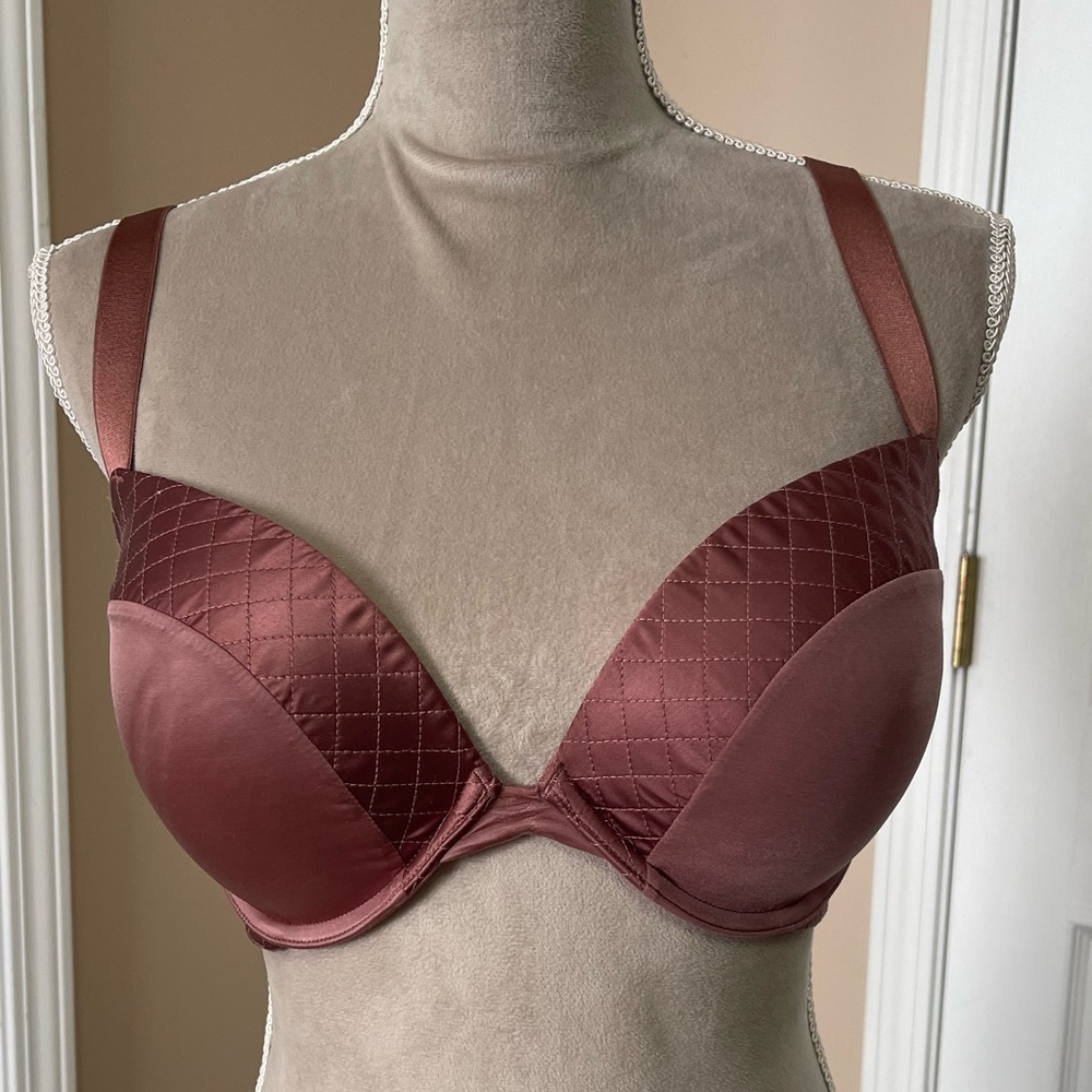 Victoria’s Secret very sexy quilted push-up bra size 34DD